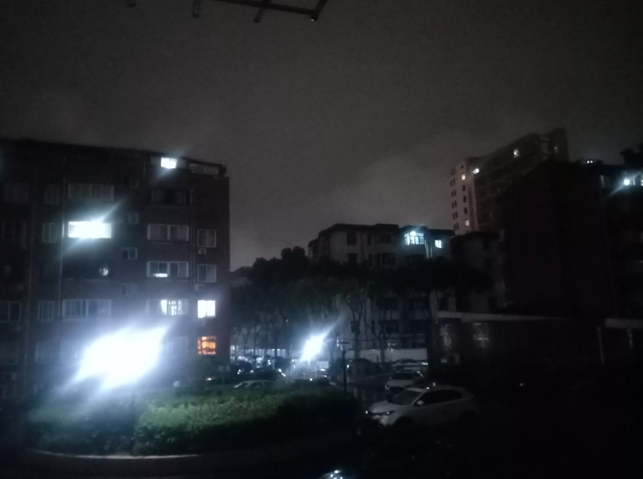 家里的門窗終于可以敞開了，連軸運(yùn)轉(zhuǎn)的空調(diào)終于歇一歇了！