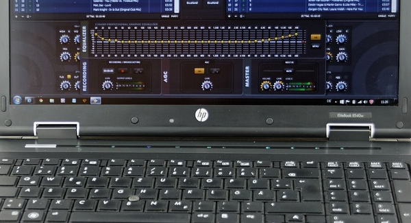 通過(guò)任務(wù)欄快速調(diào)整亮度