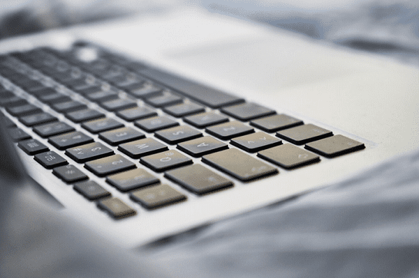 清理筆記本內(nèi)部灰塵